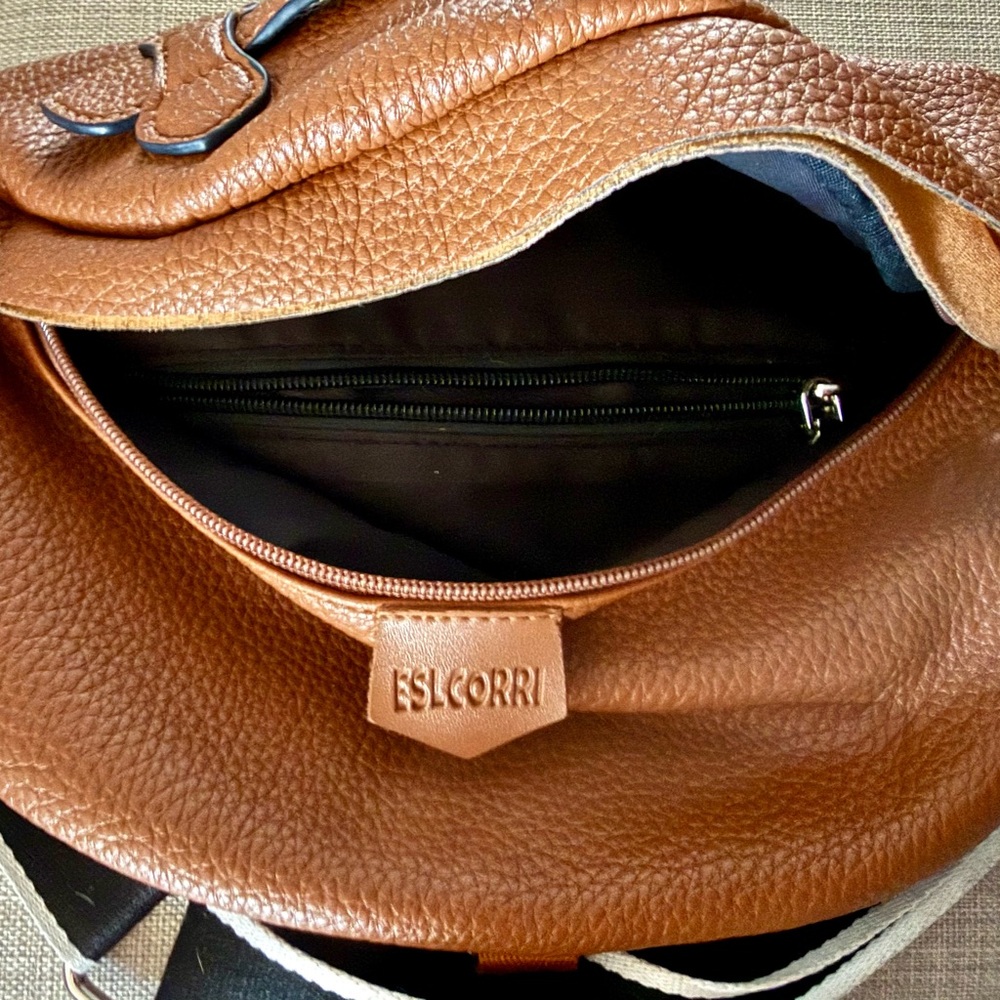 Elegant Brown Crossbody Bag - Picture 4 of 6